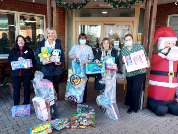 SPAR Warndon hospice donation